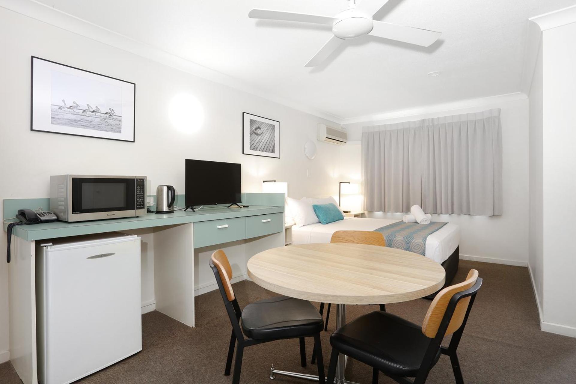 Southport Motel & Apartments Gold Coast Room photo