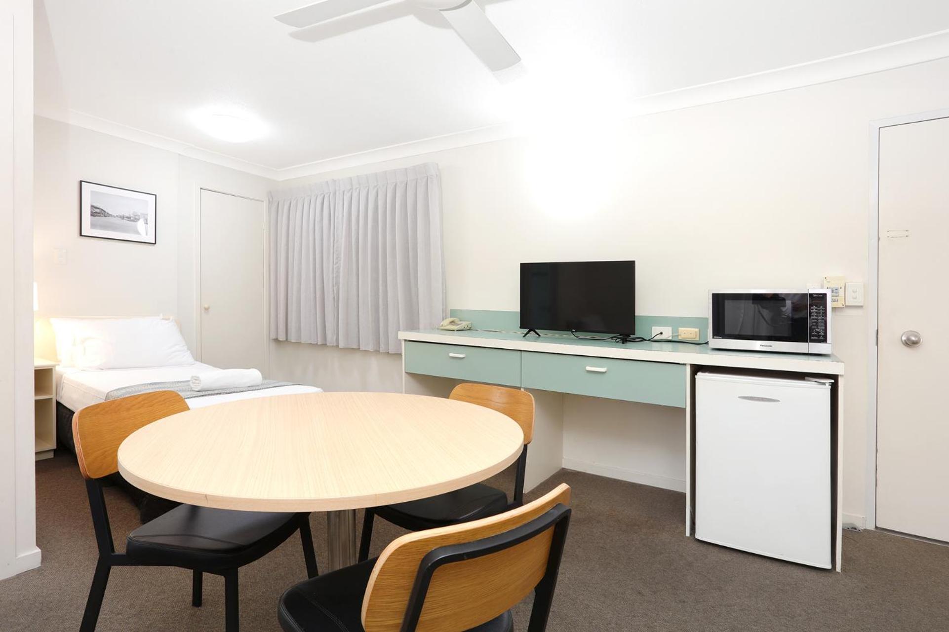 Southport Motel & Apartments Gold Coast Room photo
