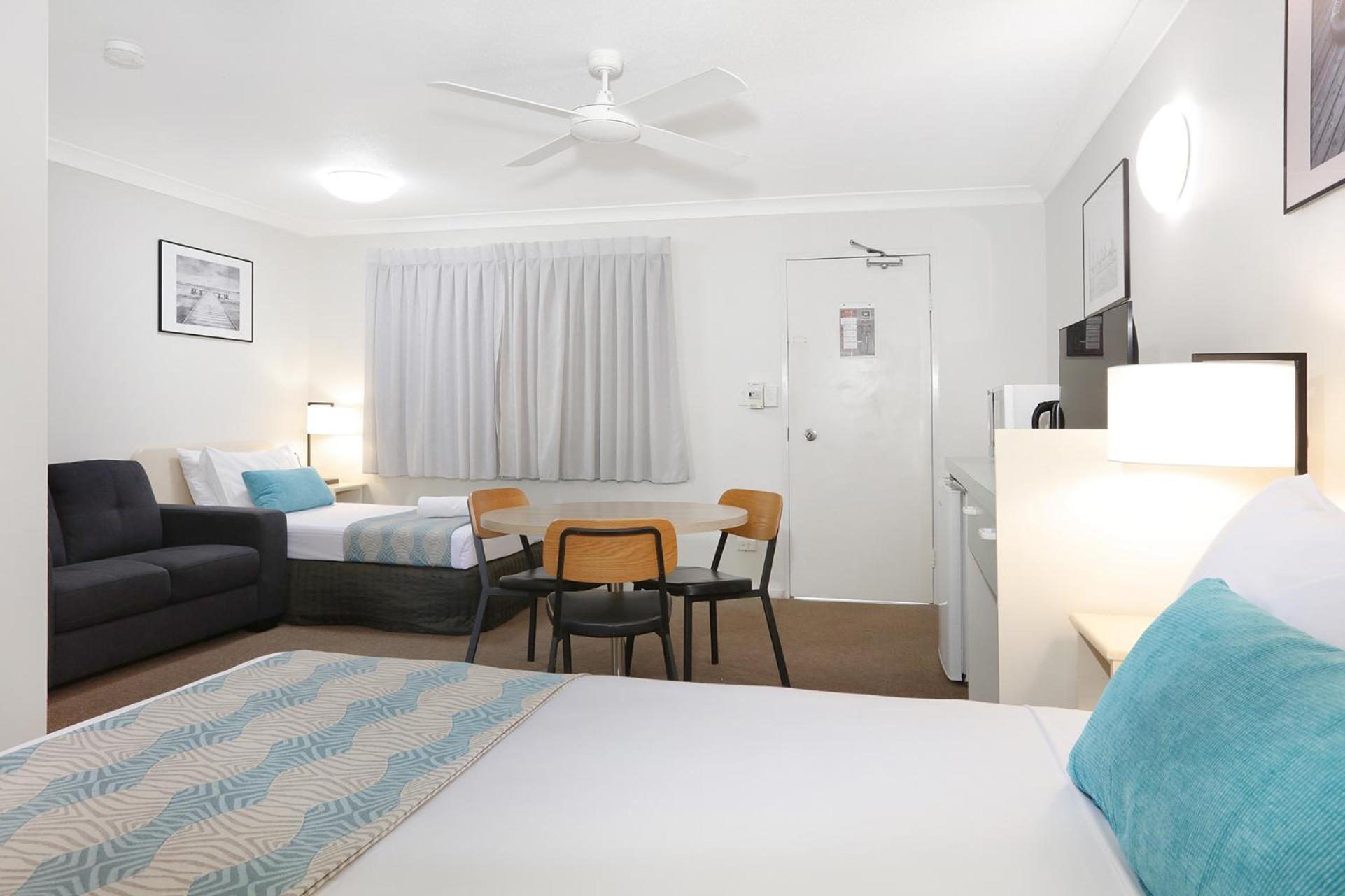 Southport Motel & Apartments Gold Coast Room photo