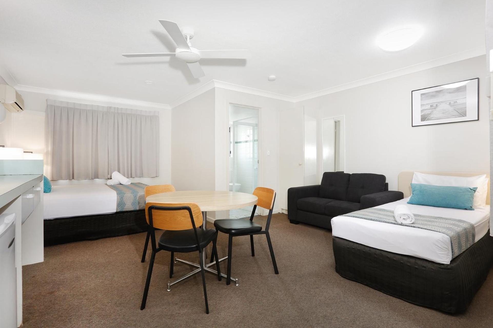 Southport Motel & Apartments Gold Coast Room photo