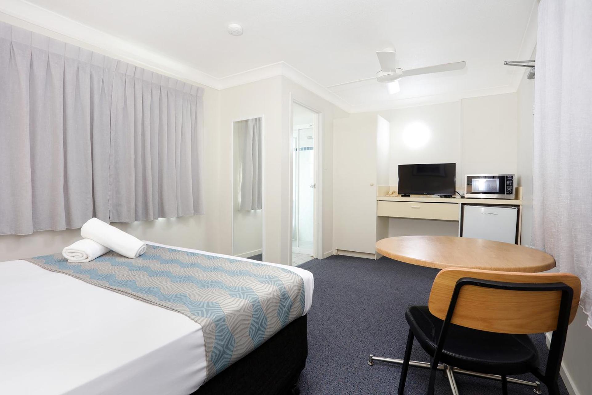 Southport Motel & Apartments Gold Coast Room photo